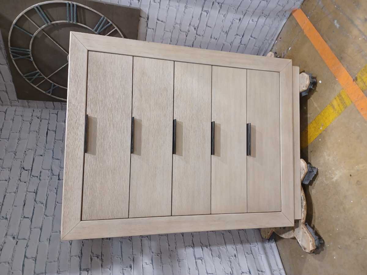 Hennington-Exclusive Chest - Gallery Image 7
